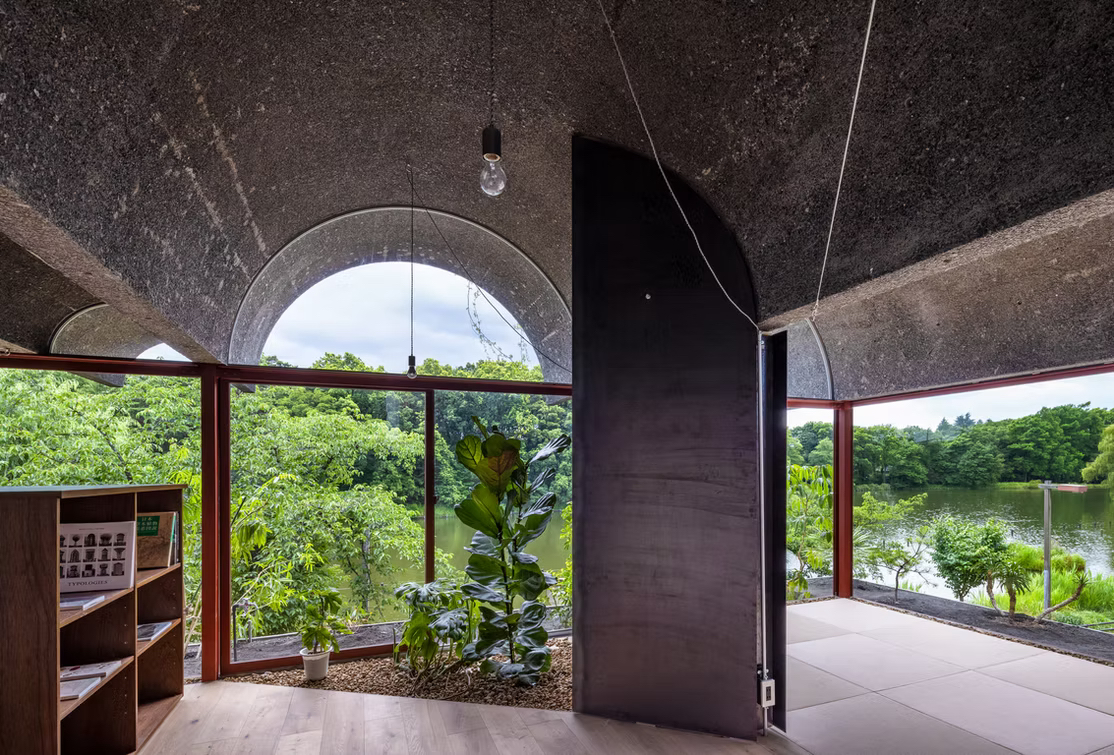 暮らしに合わせて手を加えられる仕掛けが、建物全体に散りばめられている。（写真提供：浜田昌樹 / kkpo）