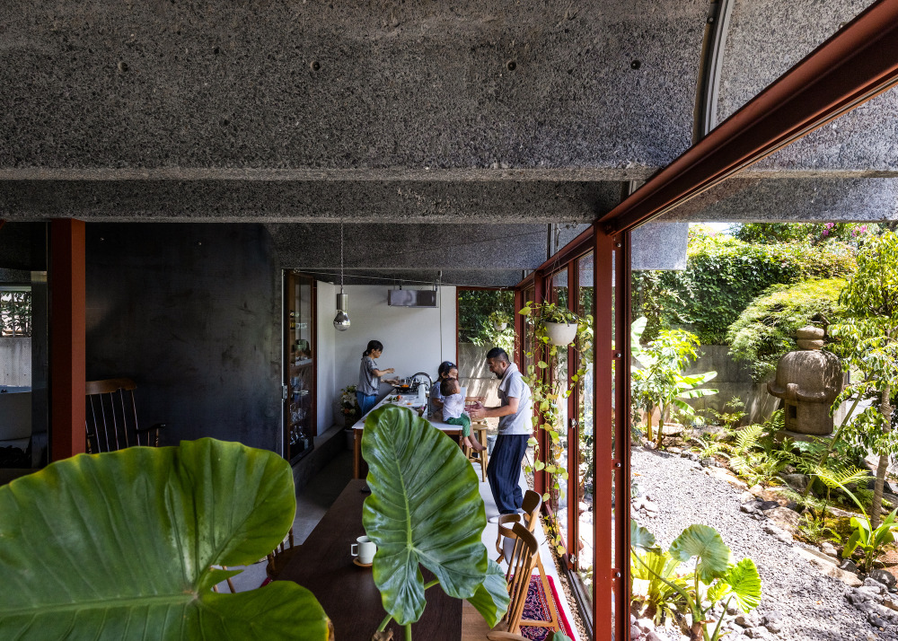 屋根は大きな“植木鉢”!? 人も植物も鳥も、家そのものも育ち続ける、生態系のような住まい vol.5
