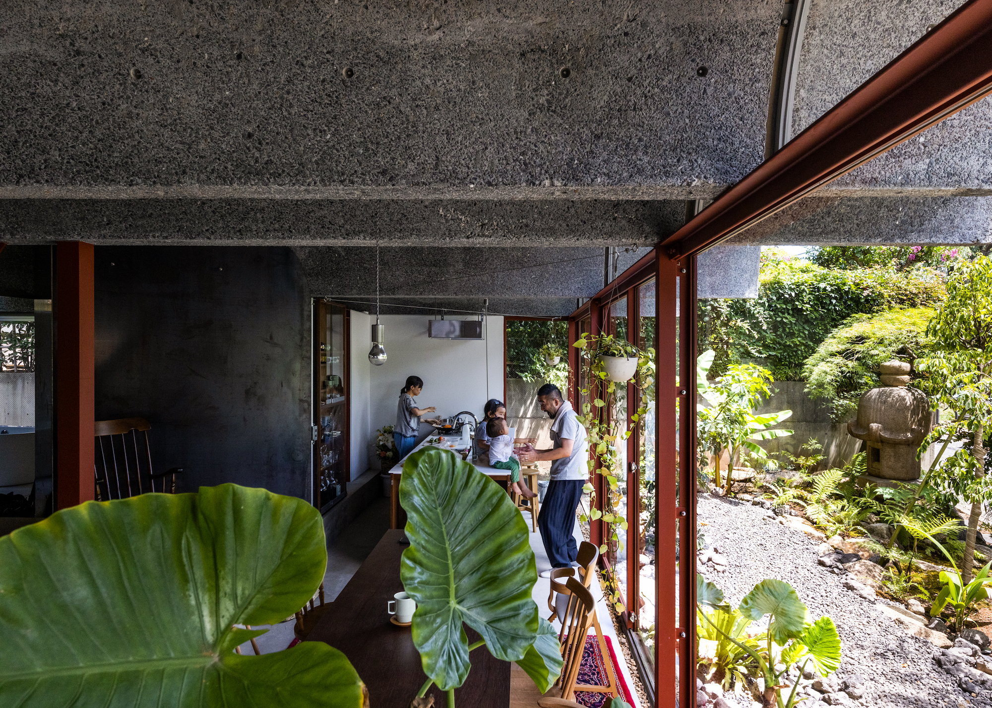 屋根は大きな“植木鉢”!? 人も植物も鳥も、家そのものも育ち続ける、生態系のような住まい vol.5