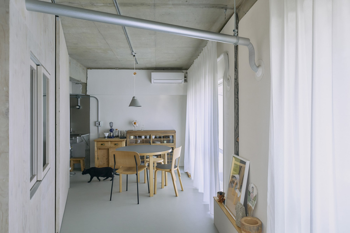 「長く住む家」だから、着飾りすぎず、シンプルに。変わっていく暮らしを受け入れる“素地”の家