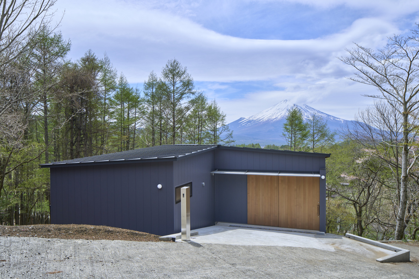合成写真？かと思わず疑ってしまうほど鮮やかな富士山の景色。（photo©STUDIO SEN Yuki Seshimo）