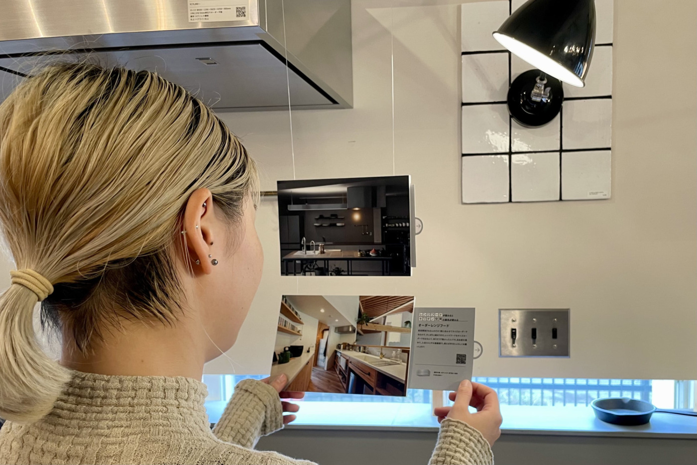 各レンジフードに事例を吊り下げ、スタッフコメントを寄せています。引き出すとコメントを見ることができるので、こちらも合わせてご覧ください。