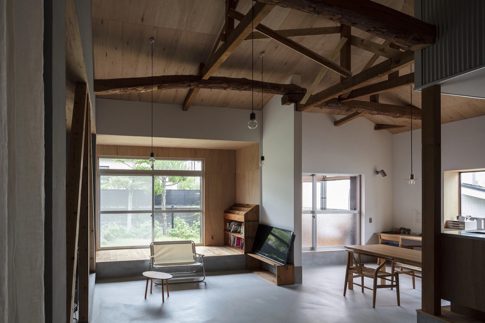 平屋なのに立体的。  “床の段差”が描き出す、暮らしの景色と家族の居場所 vol.2