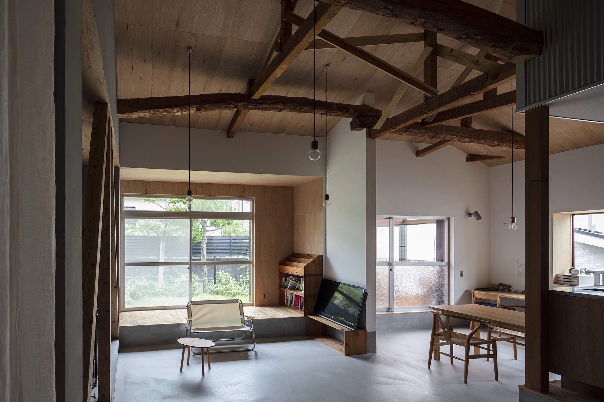 平屋なのに立体的。  “床の段差”が描き出す、暮らしの景色と家族の居場所 vol.2