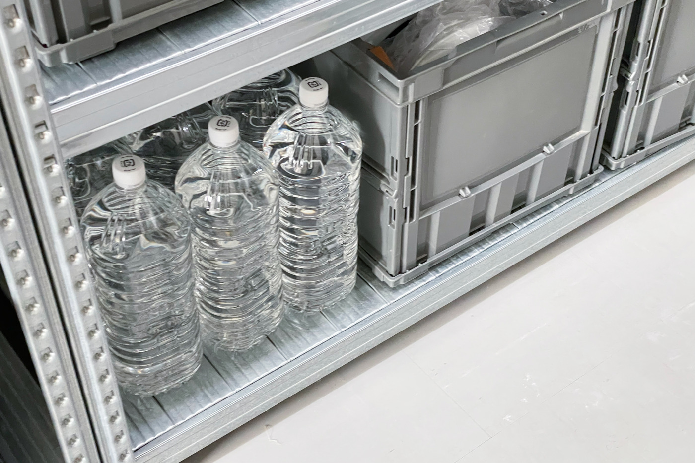 棚板1枚あたり約150kgの耐荷重がある「メタルシェルフ」