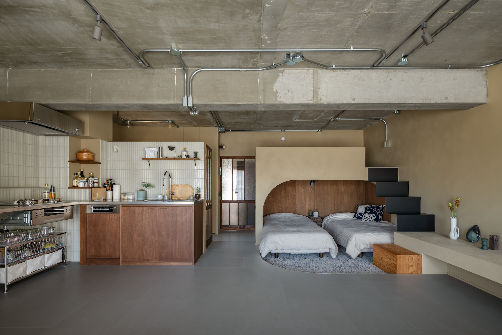 “遊郭建具”で暮らしを仕切る・繋ぐ。ワンルームに広がる多様な居場所Vol.8