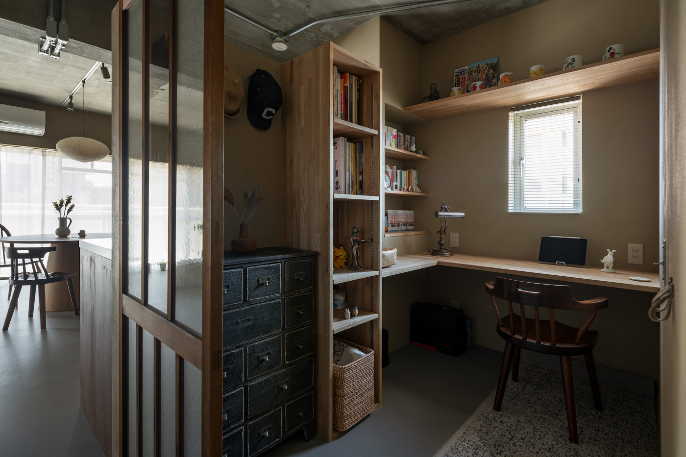 “遊郭建具”で暮らしを仕切る・繋ぐ。ワンルームに広がる多様な居場所5