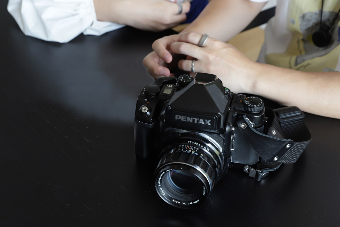 林さんの愛機はフィルムカメラのPENTAX 67。好きなものにはとことんこだわる林さん、現像はスペインのフィルムラボに依頼しているのだそう。