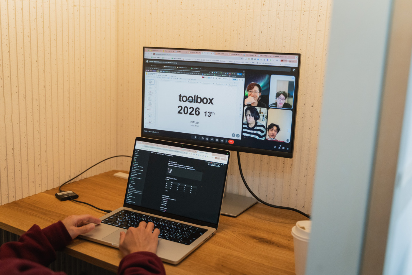 リモートワーク中心の働き方をするスタッフが多く、日々オンラインでチーム内の意思疎通を図っている