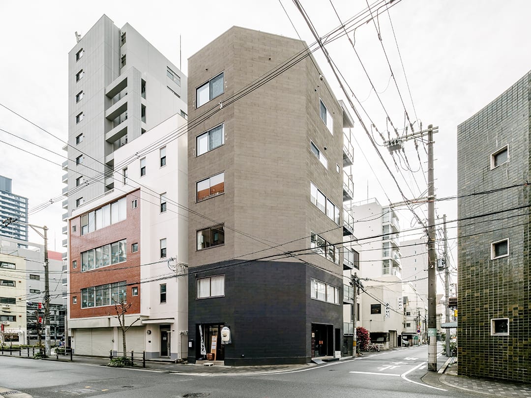 ”木とタイルで魅せる”。ありふれたビルに個性をつくり出すオフィスビルのリノベーション19