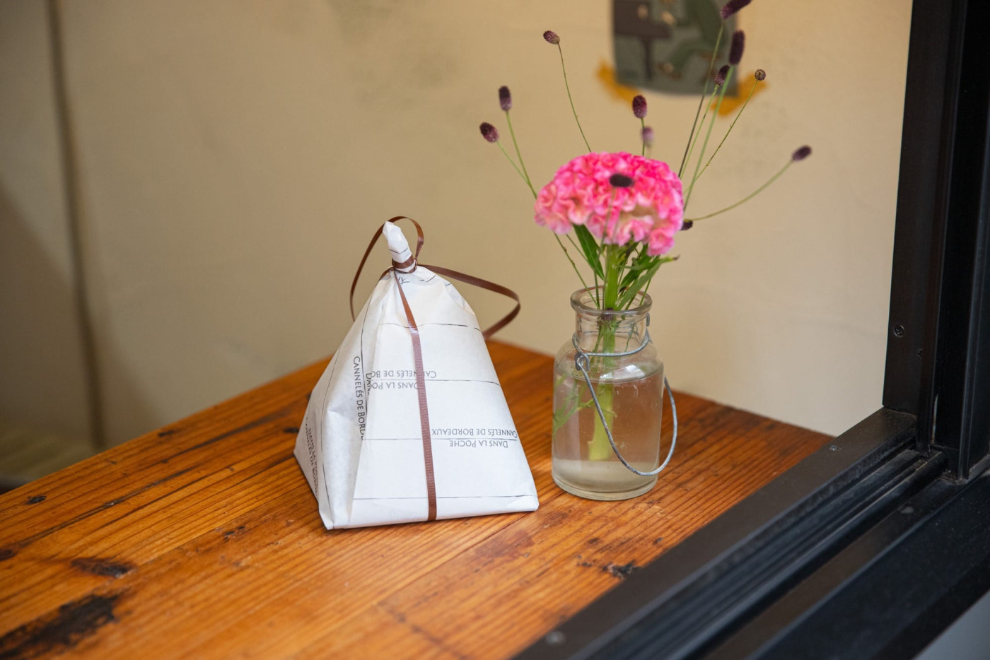 オーガニックカヌレ専門店で働く木の作業カウンター。メンテナンスと経年変化の様子を拝見！3