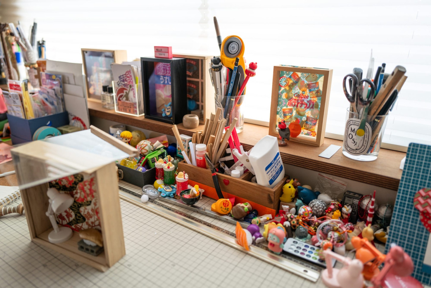 ペットボトルのキャップ、ミニサイズの鞠、キャラクターや食品サンプルのカプセルトイなどなど。