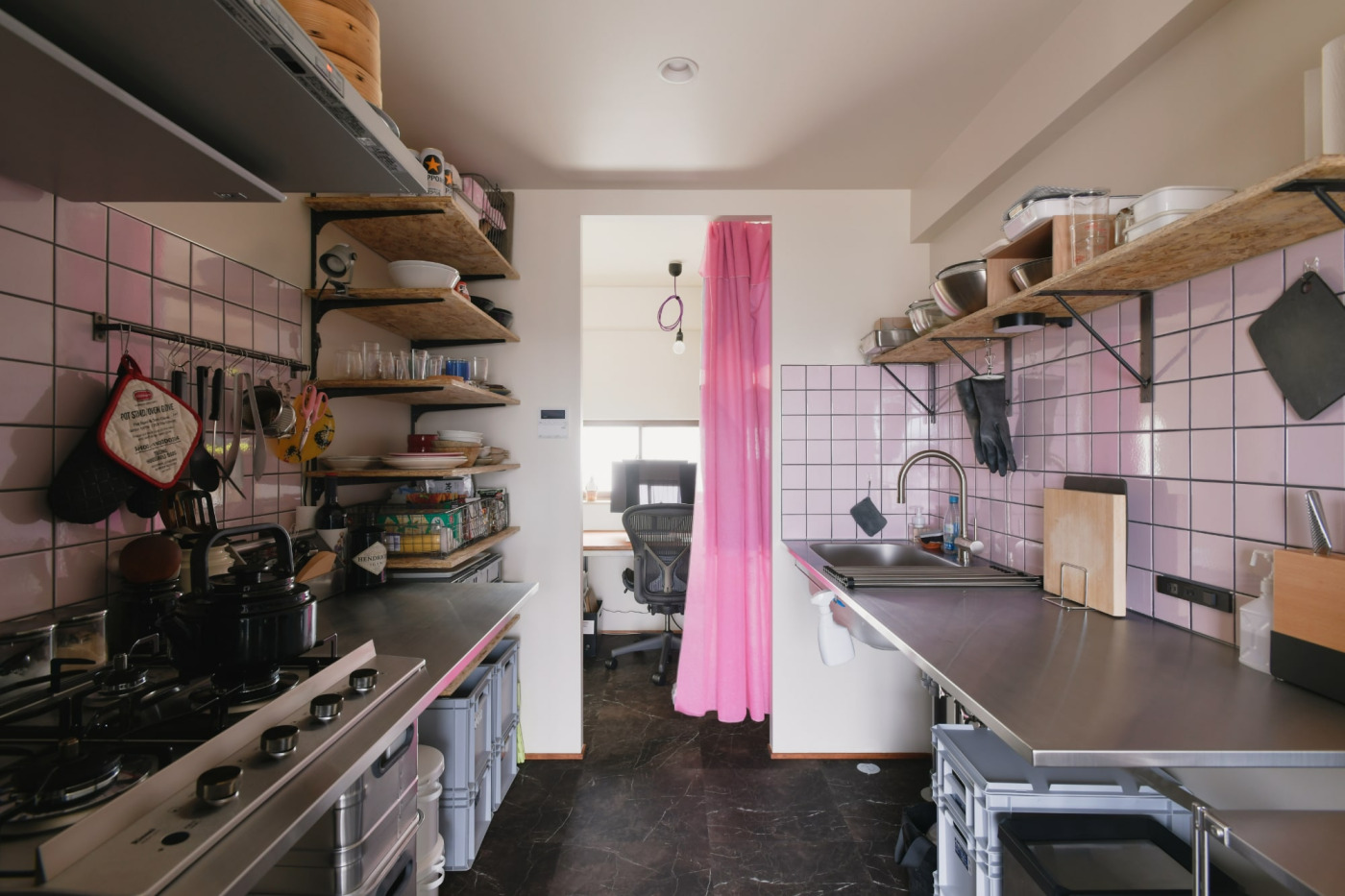 狭い空間でも諦めない！「Ⅱ型キッチン」で間取りの可能性を広げるアイデア集24