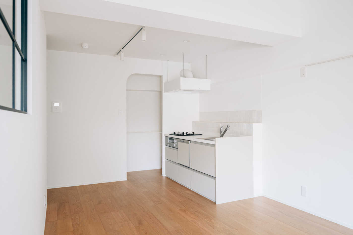 ミニマルでシンプル。日常の動線に、好きな素材やフォルムを取り入れたちょうど良い暮らし心地