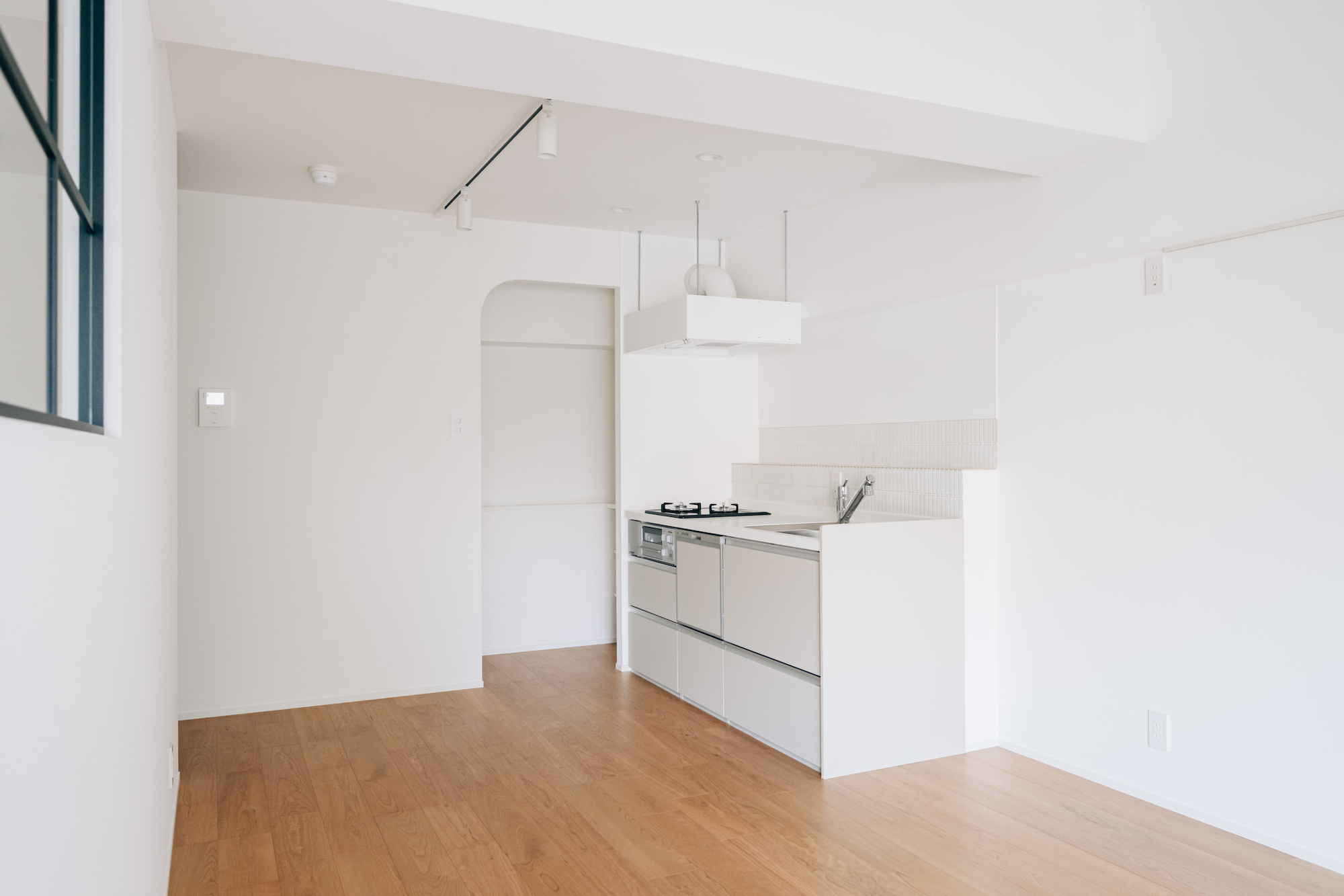 ミニマルでシンプル。日常の動線に、好きな素材やフォルムを取り入れたちょうど良い暮らし心地