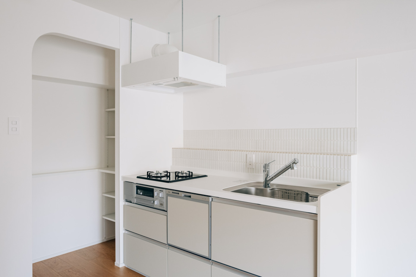 ミニマルでシンプル。日常の動線に、好きな素材やフォルムを取り入れたちょうど良い暮らし心地1