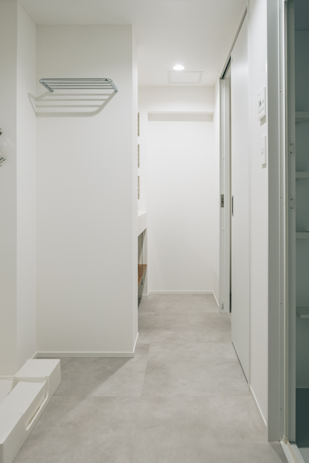 ミニマルでシンプル。日常の動線に、好きな素材やフォルムを取り入れたちょうど良い暮らし心地Vol.7