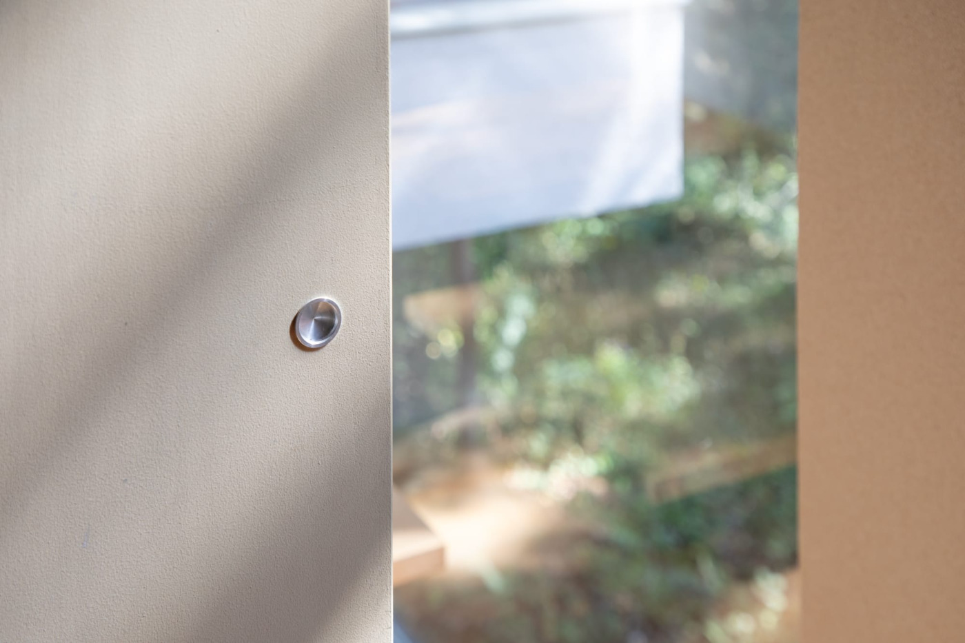 そっと指を添えて6