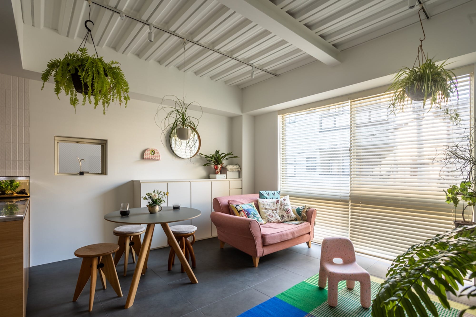 3回目の家づくりは戸建てリノベ！日当たり不足を克服する、イエローの吹き抜け階段がある家 Vol.2