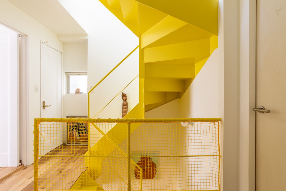3回目の家づくりは戸建てリノベ！日当たり不足を克服する、イエローの吹き抜け階段がある家 Vol.6