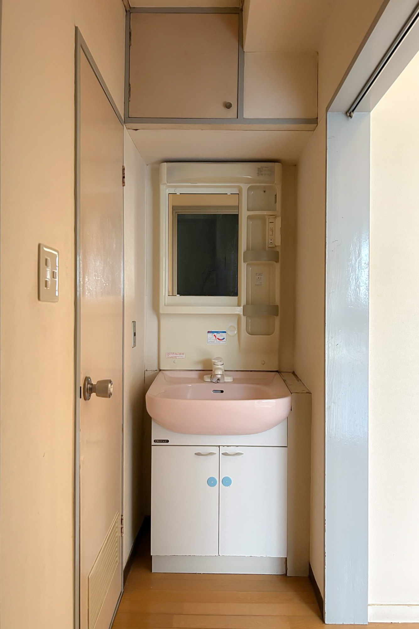 改装前の洗面。
