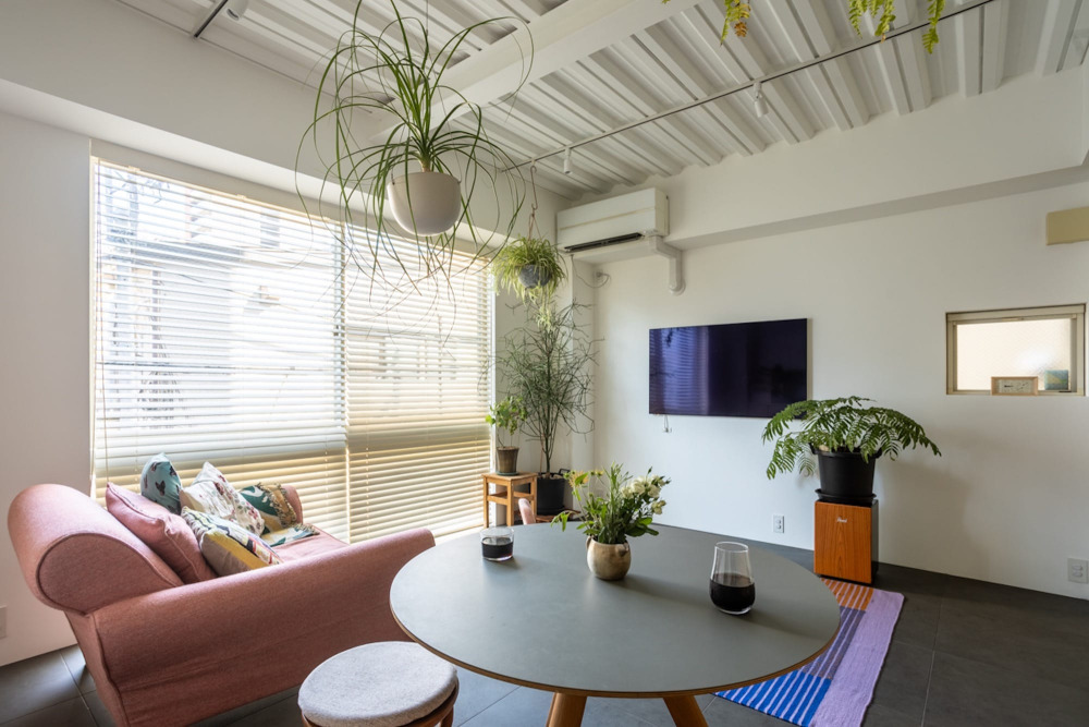 3回目の家づくりは戸建てリノベ！日当たり不足を克服する、イエローの吹き抜け階段がある家 Vol.3