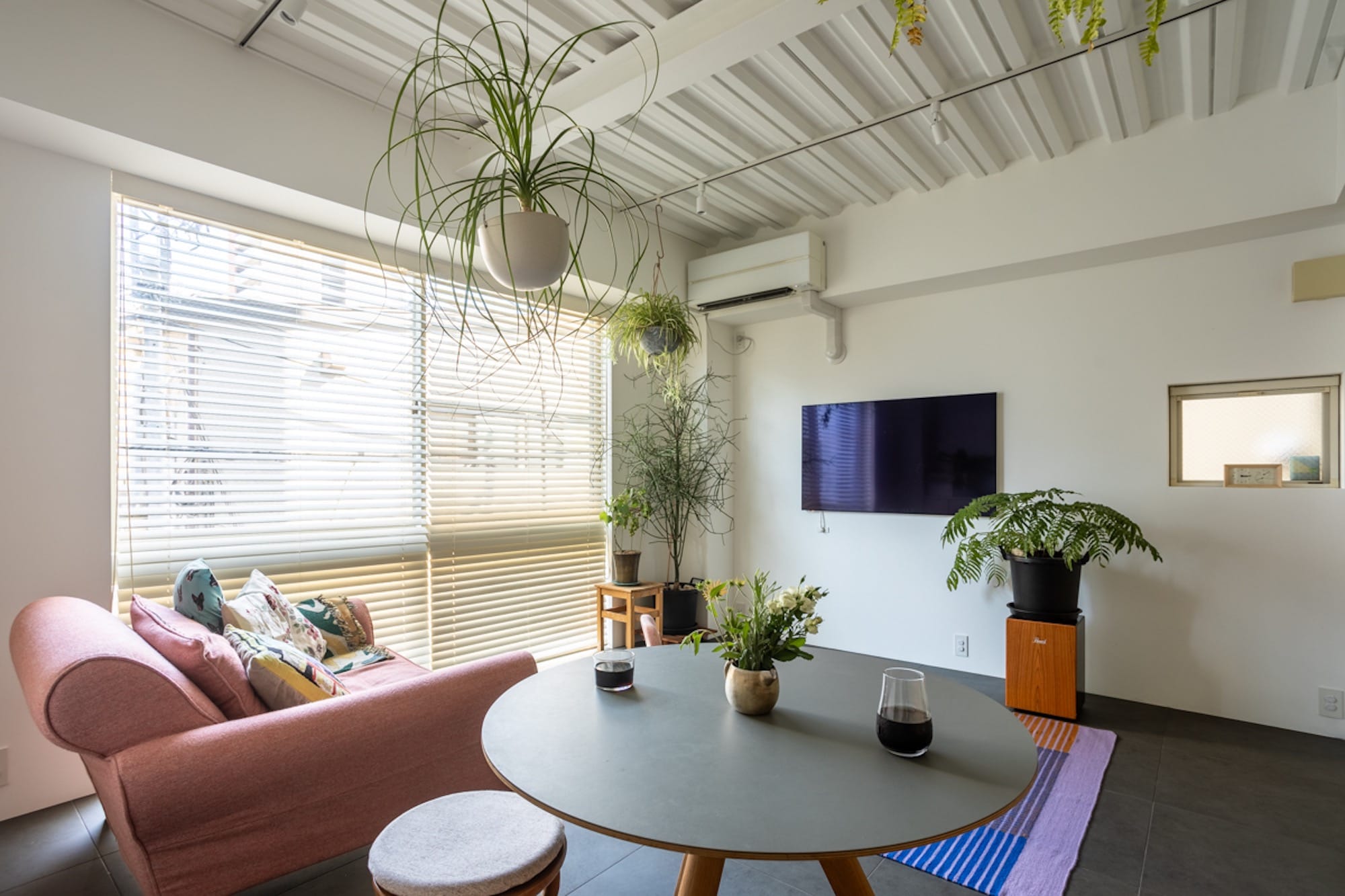 3回目の家づくりは戸建てリノベ！日当たり不足を克服する、イエローの吹き抜け階段がある家 Vol.3