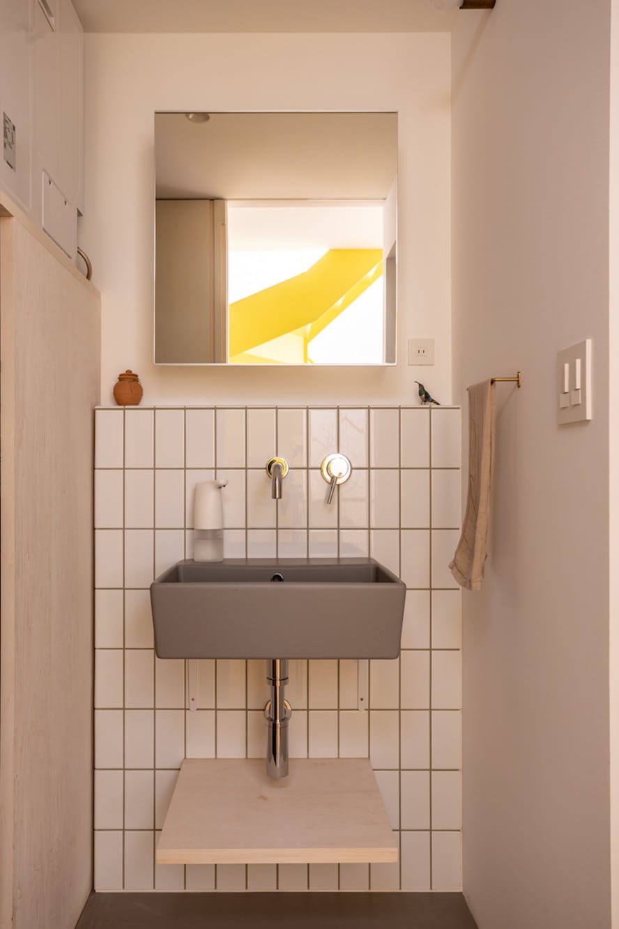 3回目の家づくりは戸建てリノベ！日当たり不足を克服する、イエローの吹き抜け階段がある家 Vol.9