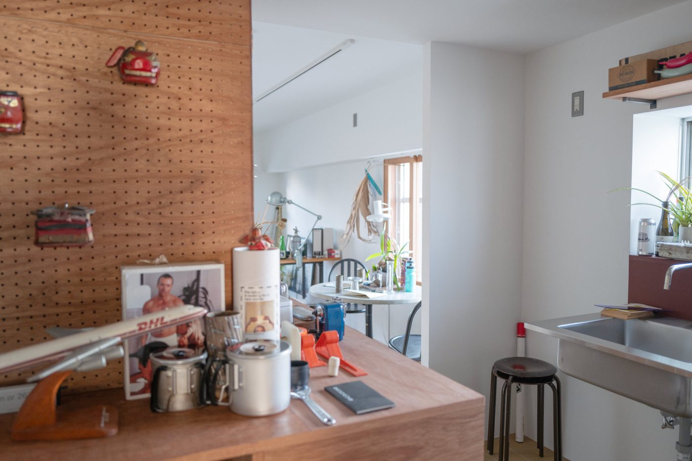 都心の高速沿いワンルームを、“素材とパーツの効かせ方”で心地よさに変える。オーナーの「自分が住みたい」を込めた賃貸リノベ9