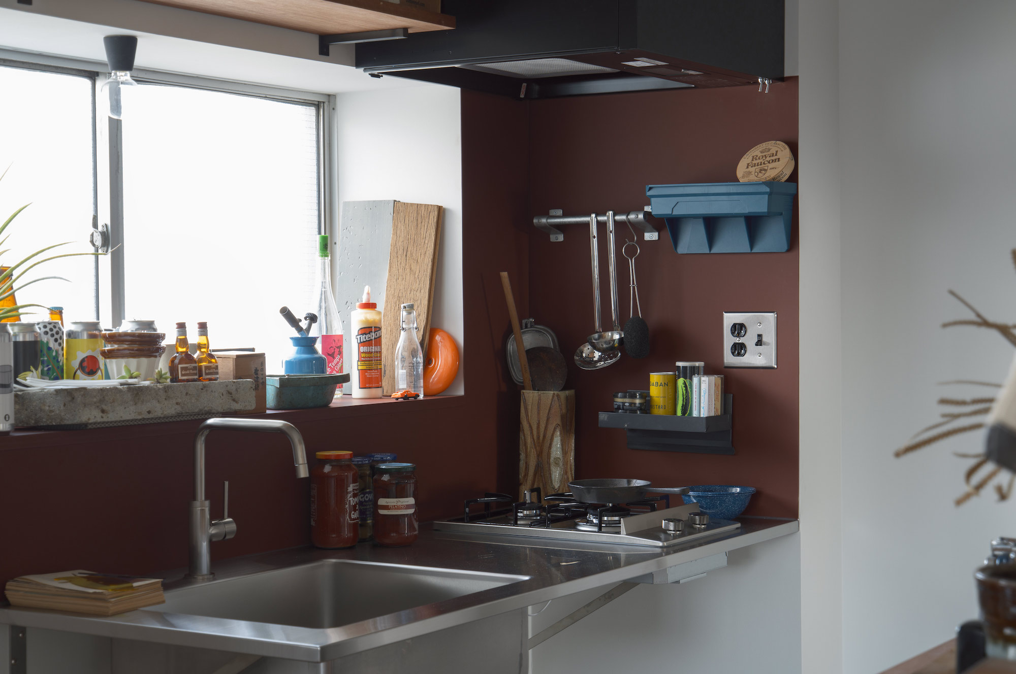 都心の高速沿いワンルームを、“素材とパーツの効かせ方”で心地よさに変える。オーナーの「自分が住みたい」を込めた賃貸リノベVol.1