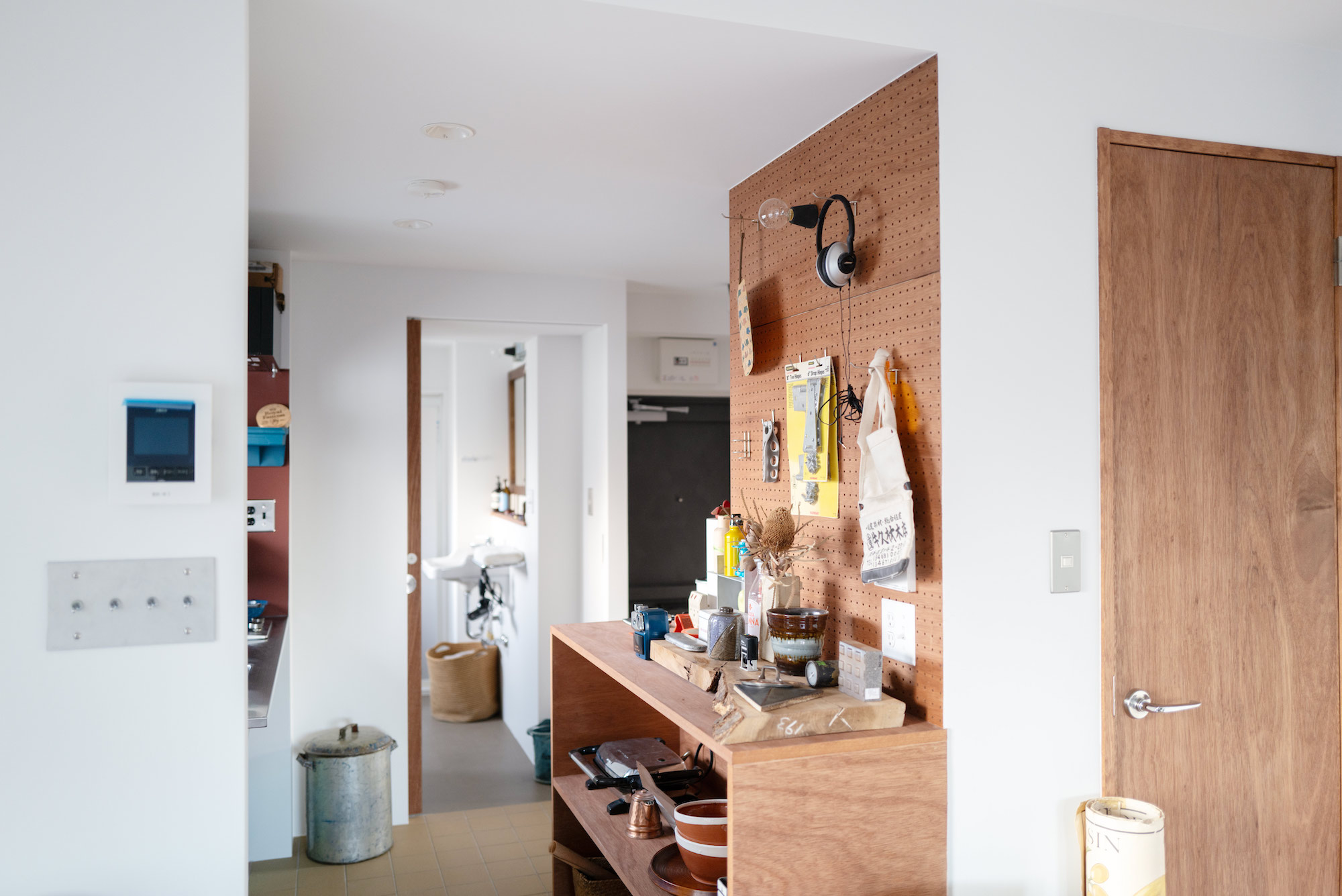 都心の高速沿いワンルームを、“素材とパーツの効かせ方”で心地よさに変える。オーナーの「自分が住みたい」を込めた賃貸リノベVol.12