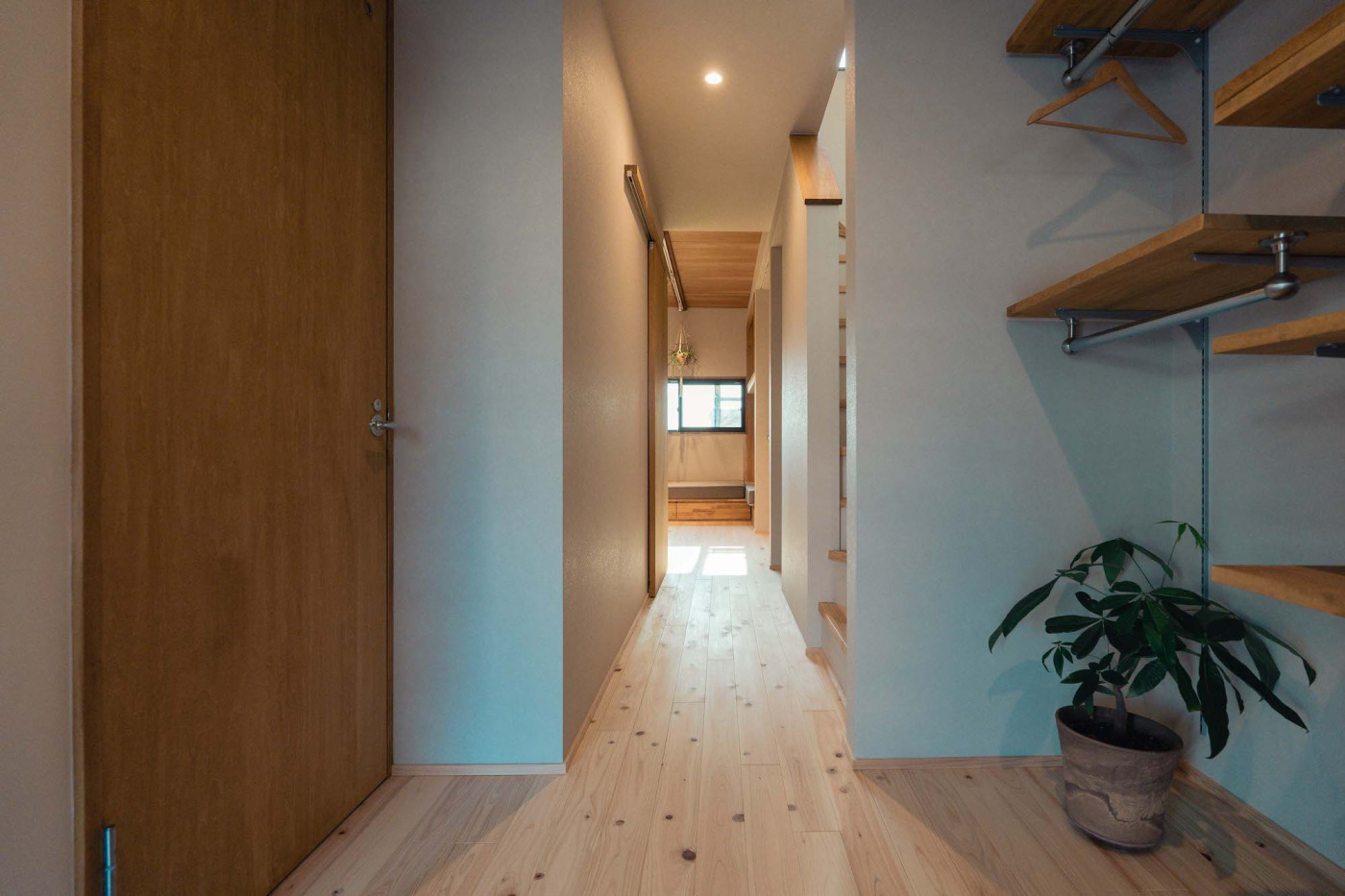 築28年戸建ての1階リノベ。玄関・洗面・LDK、家族の暮らしのベースになる場所を心地よく整える5