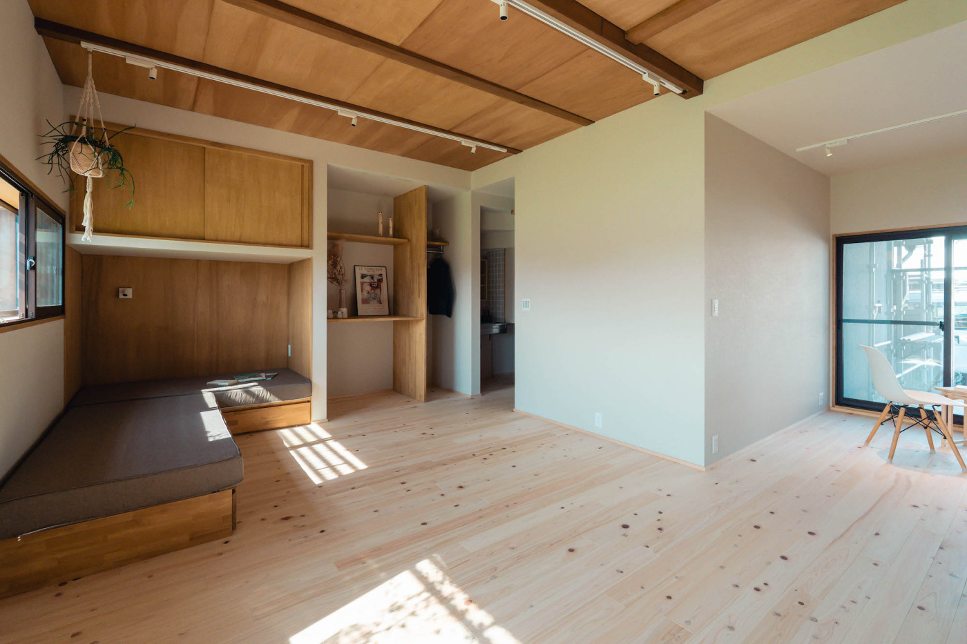 築28年戸建ての1階リノベ。玄関・洗面・LDK、家族の暮らしのベースになる場所を心地よく整える9