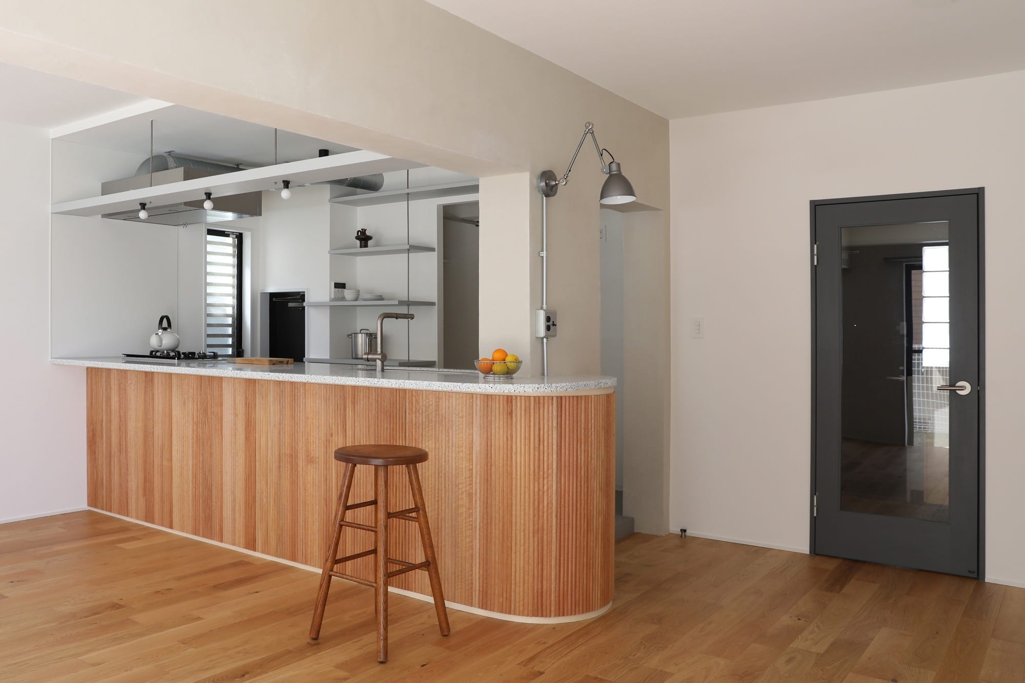 リビングとダイニングを繋げる“主役級キッチン”！ファミリー向け賃貸マンションリノベ Vol.1