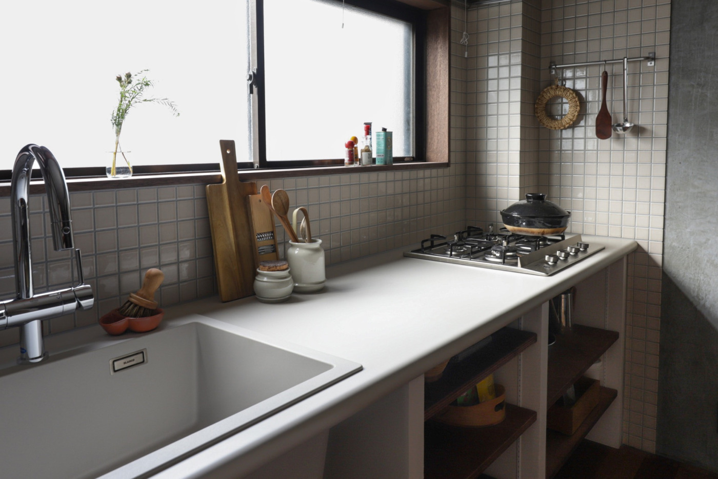 キッチン天板を​素材別で​比較！​暮らしの​“リアルな​汚れ・熱・傷”に​ついて​検証してみた​14