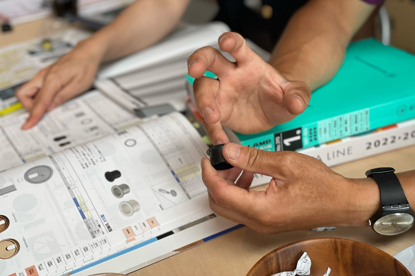 指を引っ掛けるだけの最小手掛けのありようを模索中。