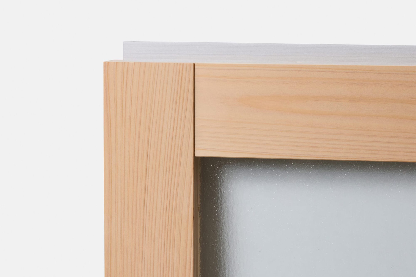 Lアングルは、気密性をあげるため、なるべく通しでいれています。