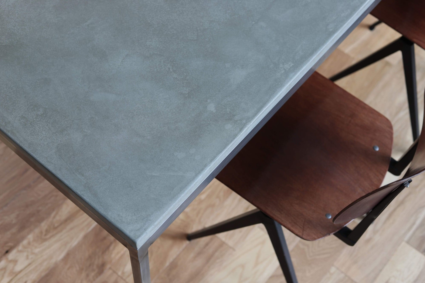 キッチン天板を​素材別で​比較！​暮らしの​“リアルな​汚れ・熱・傷”に​ついて​検証してみた​16