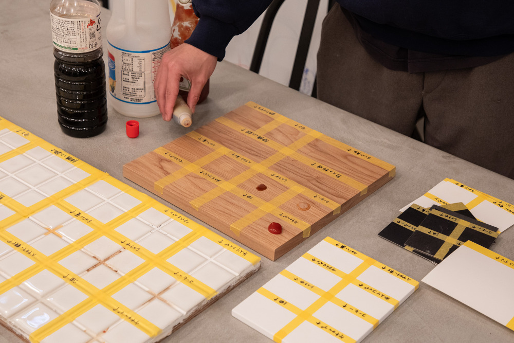 キッチン天板を​素材別で​比較！​暮らしの​“リアルな​汚れ・熱・傷”に​ついて​検証してみた​