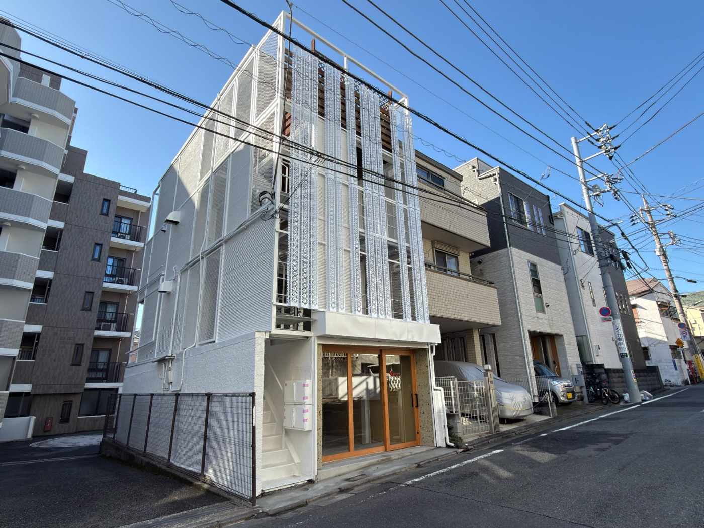 ラフに見えて、気が利いてる。光と風を取り込む半屋外スペースがある、“倉庫っぽい”ワンルーム賃貸1