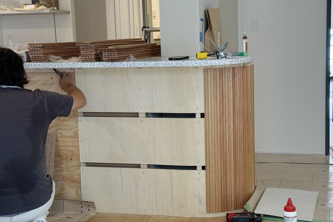 リビングとダイニングを繋げる“主役級キッチン”！ファミリー向け賃貸マンションリノベ9