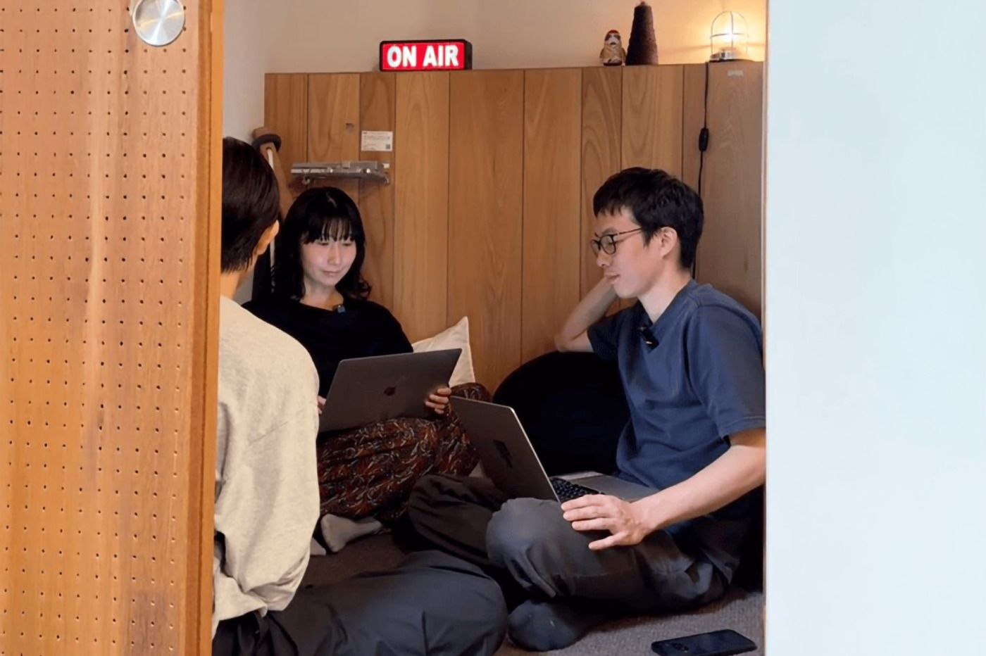 ある日のラジオ収録中の様子。