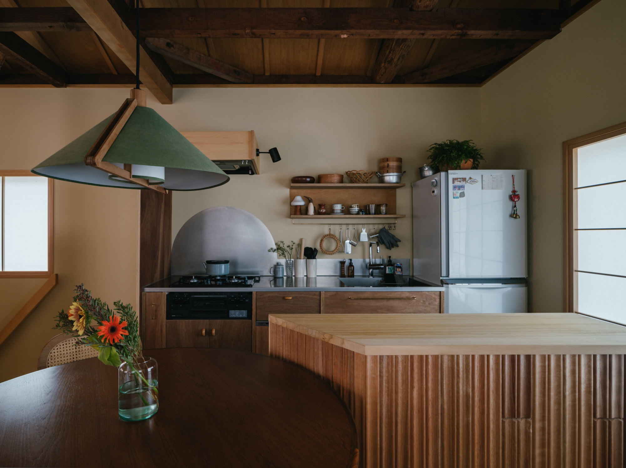 古さも​新しさも、​和も​洋も、​バラバラな​素材を​丁寧に​重ねて​つくりあげる​築古戸建て​リノベーション Vol.2