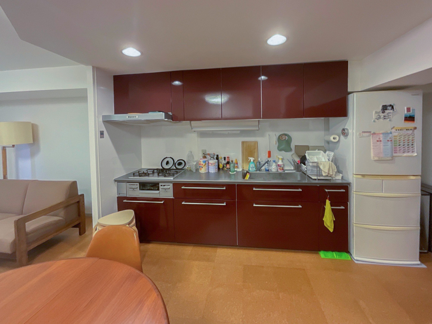 「クラシックリブパネル」の対面にあるキッチン。現場の配置をベースに、次はどう変えていくかイメージが広がった。