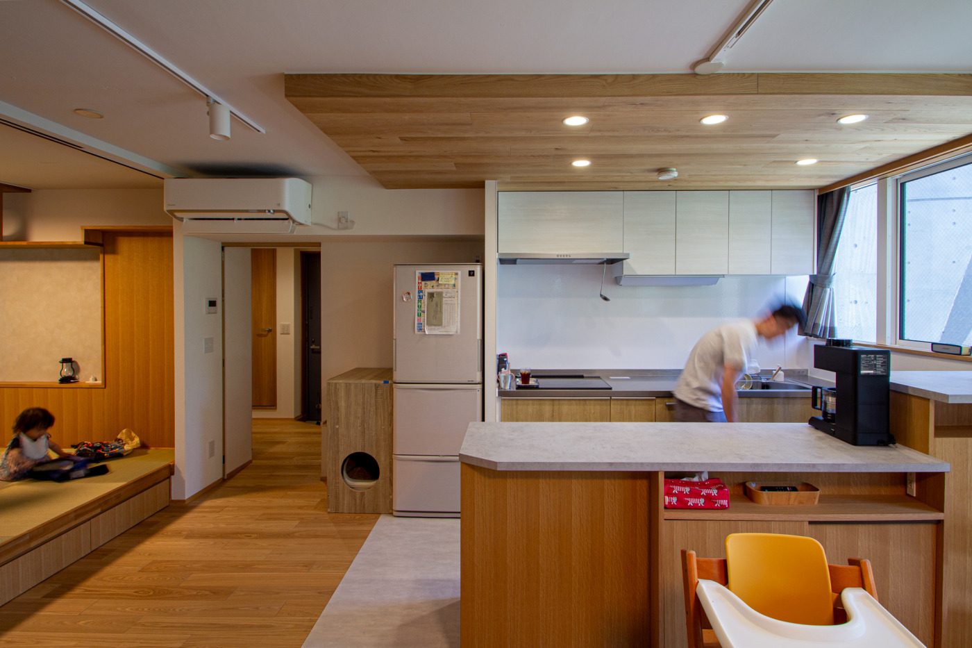 ティッシュやリモコンといった細かな日用品にも、それぞれの居場所がしっかり用意されています。