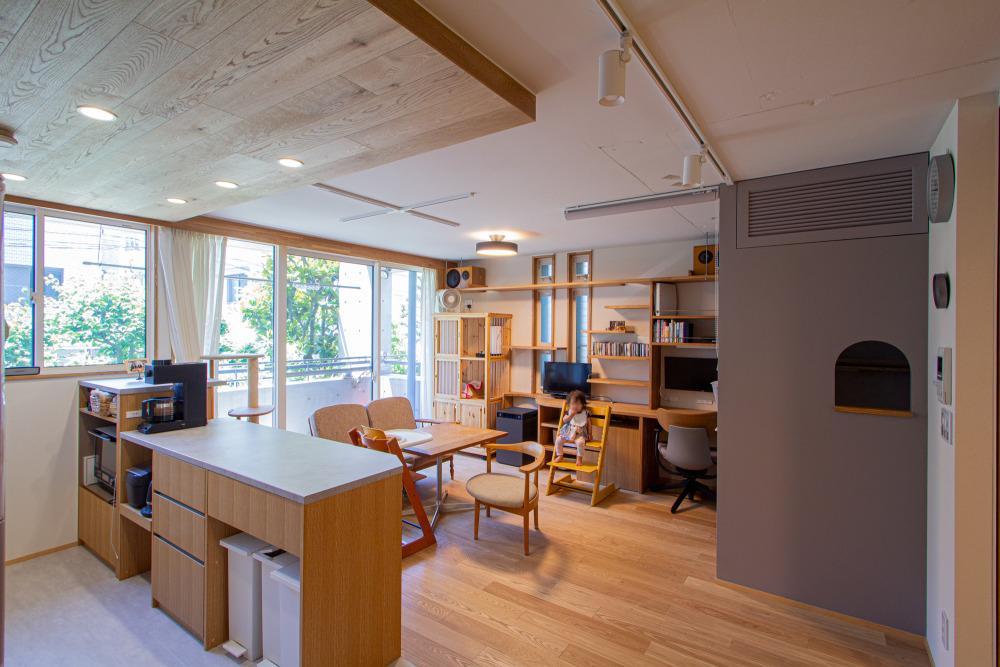 60㎡に4人＋猫、でも窮屈じゃない。用途を重ねて居場所をつくるマンションリノベ vol.1