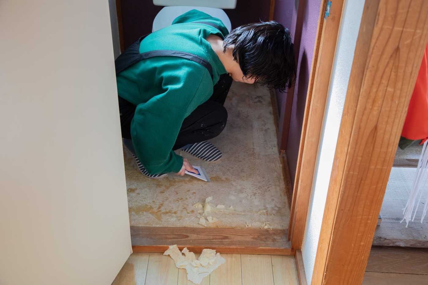 塩ビシートだった、築古戸建のトイレ床を『ハニカムタイル』に変えてみた！38