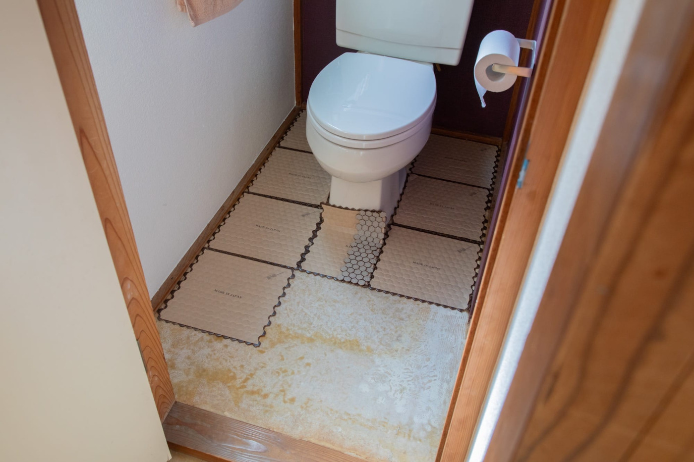 塩ビシートだった、築古戸建のトイレ床を『ハニカムタイル』に変えてみた！46