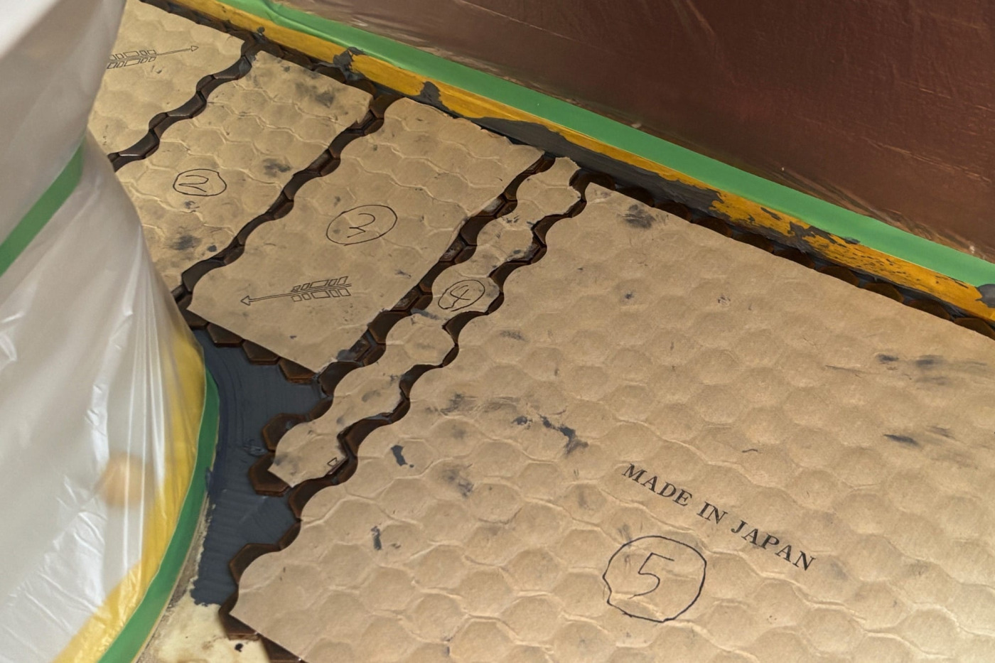 塩ビシートだった、築古戸建のトイレ床を『ハニカムタイル』に変えてみた！82