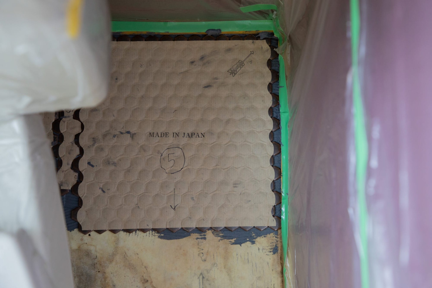 なんとなくこのくらいかなと塗ったボンドが、1シート分ぴったりでちょっぴり嬉しい。